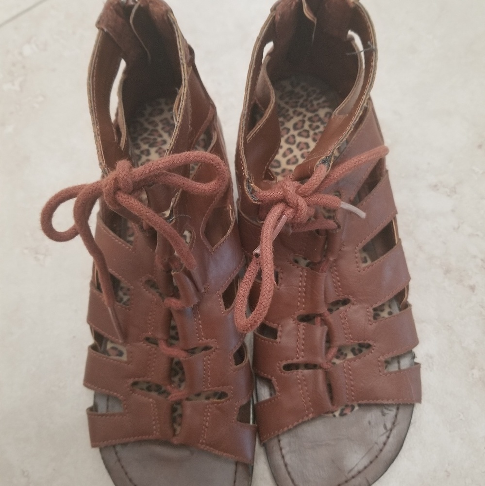 Brown tie platform wedge sandals zip back size 8.5